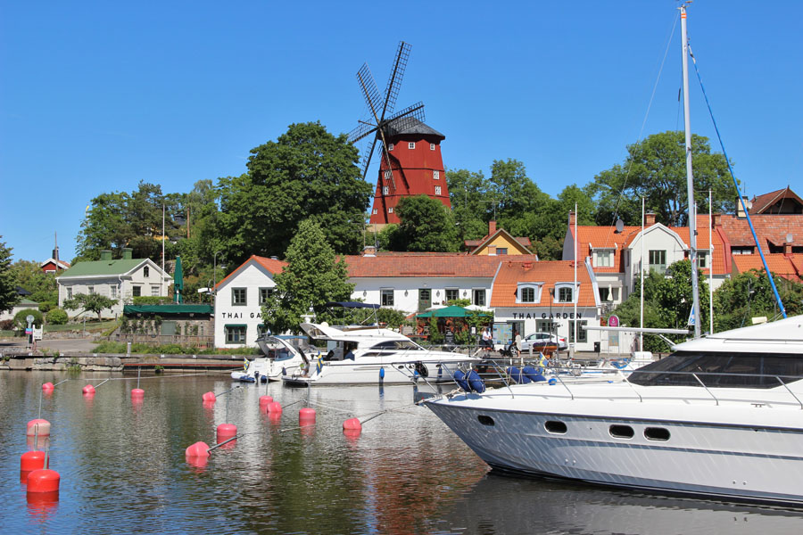 Strängnäs - Hafen mit Windmühle