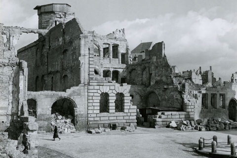 Nürnberg: Zerstörtes Pellerhaus 1950