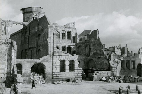 Nürnberg: Zerstörtes Pellerhaus 1950