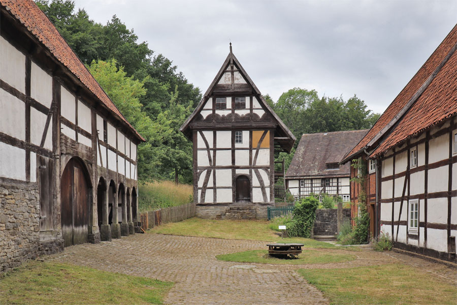 Freilichtmuseum Detmold - Paderborner Dorf - Spiecher und Scheune des Valepagenhofes