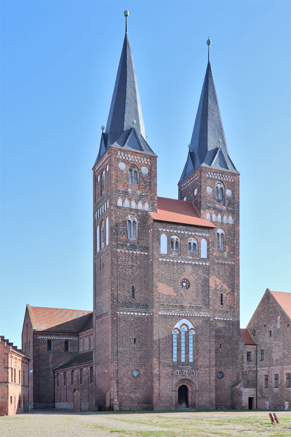 Jerichow - Stiftskirche - Westfassade
