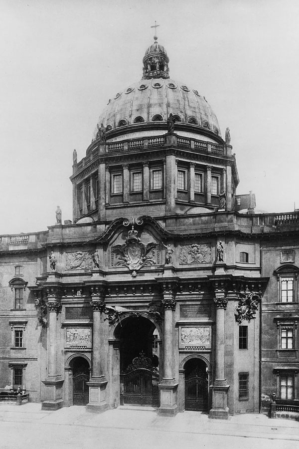 Berliner Schloss - Westfassade mit Kuppel