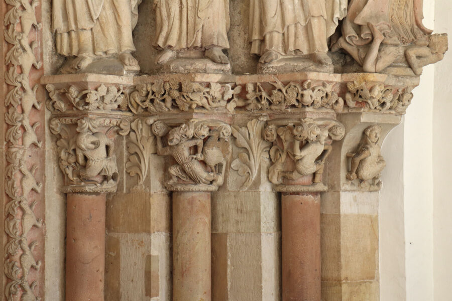 Paderborn - Dom - Kapitelle am Paradiesportal