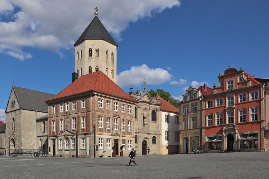 Paderborn - Domplatz mit Gaukirche