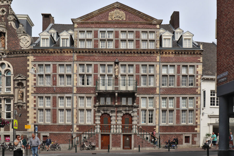 Roermond - Huis met de Stenen Trappen