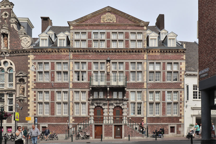 Roermond - Huis met de Stenen Trappen