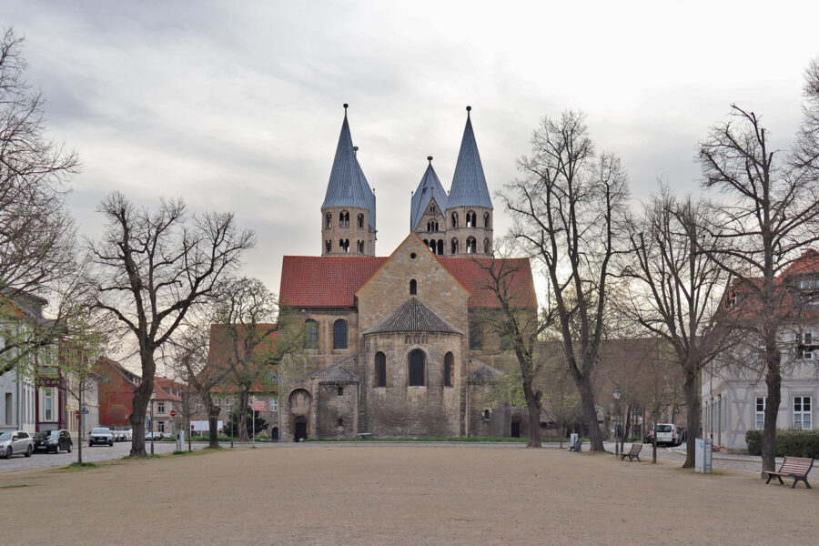 Halberstadt - Domplatz mit Liebfrauenkirche