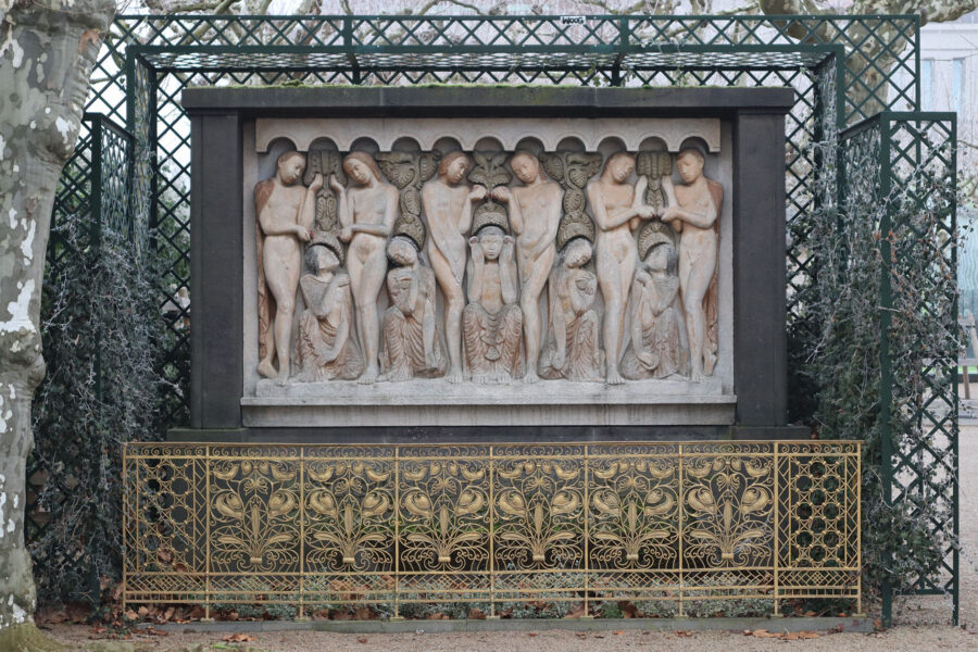 Mathildenhöhe Darmstadt - Relief Frühling (Bernhard Hoetger)