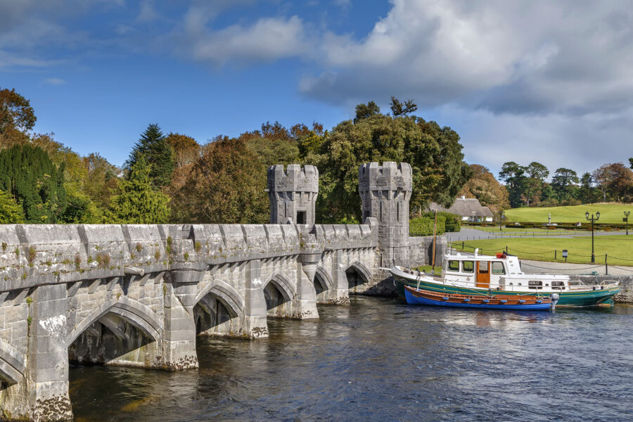 Cong - Ashford Castle - Brücke über den Fluss